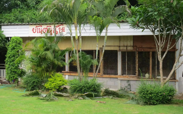 Baan Ton Nam Resort