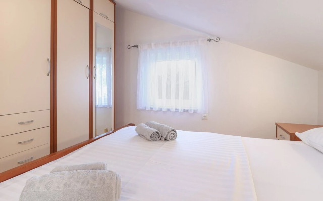 Peaceful Nature Retreat Near Krk Town With BBQ and Parking