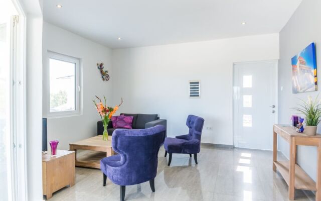 '"Palm Breeze" Luxury Smack in Jan Thiel Region!