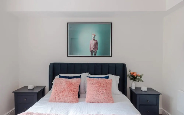 The Vanity Affair - Fitzrovia - by Frankie Says