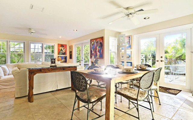 Artist Garden by Avantstay Great Location w/ Balcony, Outdoor Dining, Shared Pool & Bbq! Week Long Stays