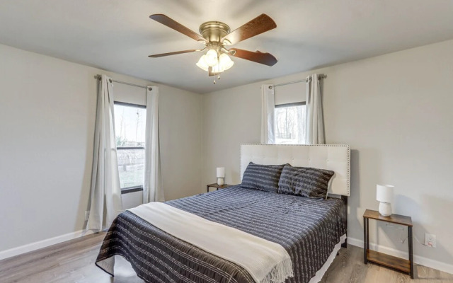 Lakefront Rogers Retreat w/ Grill & Spacious Deck