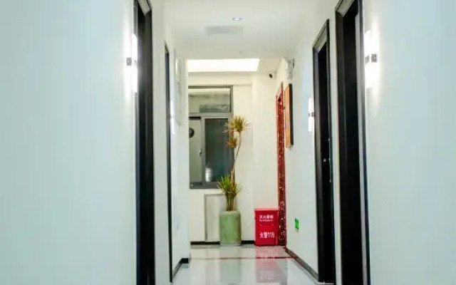 Boyue Light Luxury Hotel