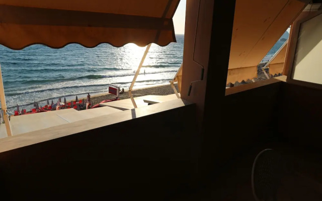 The Harmony - Beachfront sea View Apartment