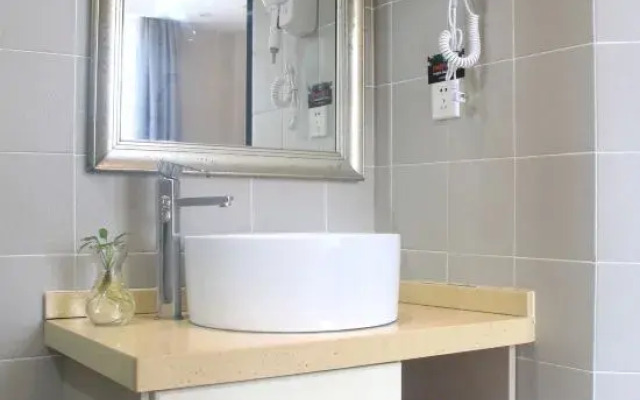 Pai Hotel (Xinchang Qixing Residential District Branch)