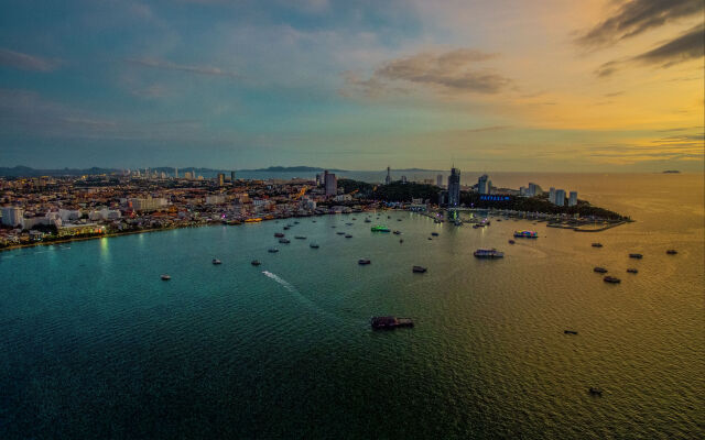 PARADISE Pool Villa Pattaya in Tropicana Village