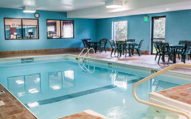 Quality Inn & Suites South Bend Airport