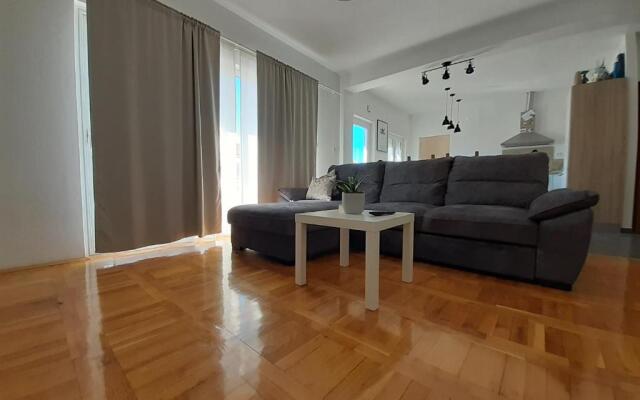 Rasin Apartments