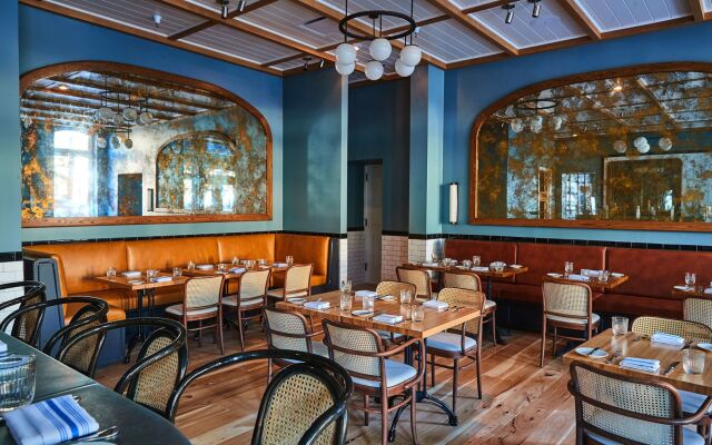 The Drayton Hotel Savannah, Curio Collection by Hilton