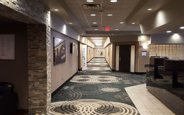 Clarion Hotel & Suites