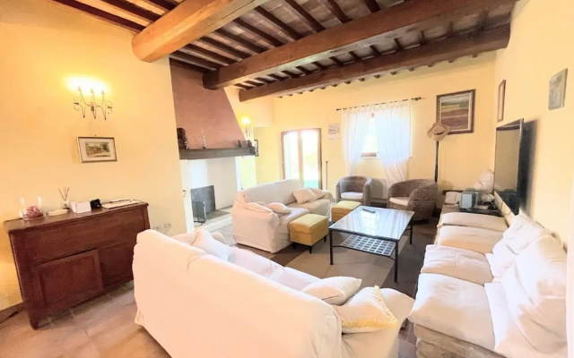 Detached Villa - Sleeps 10 - Pool - Pergola - Playground for Children - Wifi