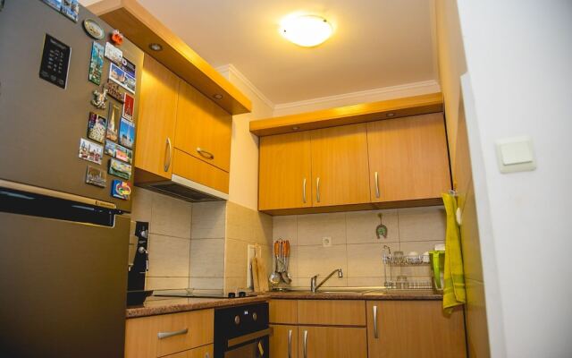 FM Deluxe 2-BDR Apartment with Parking