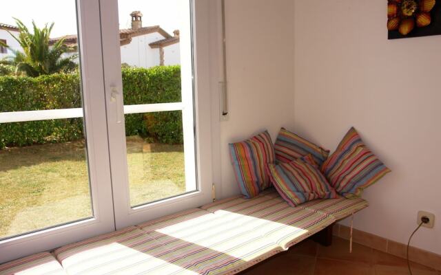 Spacious Villa in Vilacolum With Swimming Pool