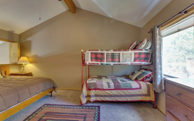 Walk to Lifts: Ski-in/ski-out Angel Fire Condo