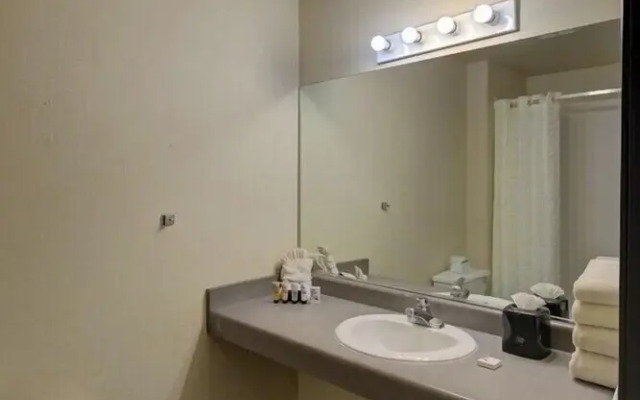 Pacific Sunrise Inn & Suites