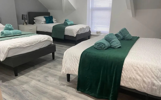 2 Bed Flat - Sleeps 6 - Parking - Wifi