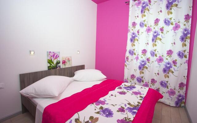 Apartments Marhela Jakov