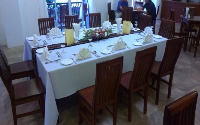 Yadanarpon Dynasty Hotel
