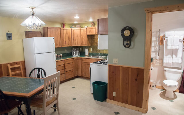 Snowberry Inn Bed & Breakfast