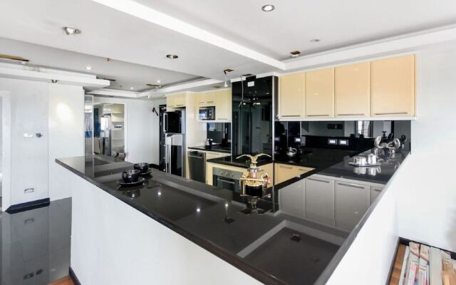 20th Floor 2-bed Condo With Stunning Views