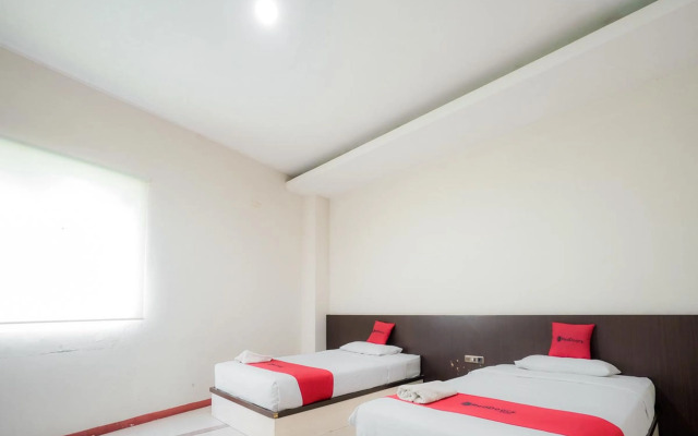 RedDoorz near Pantai Pede