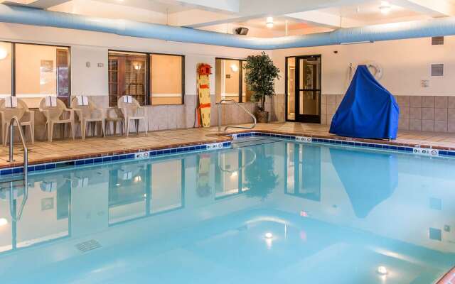 Comfort Suites Wixom