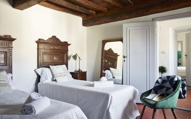Amazing View to Pitti Palace 3BD Apt