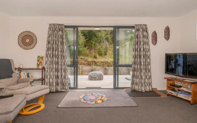 Manuka Lodge - Tairua Holiday Home