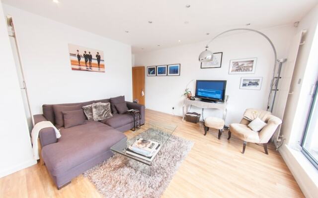 Bright and Spacious Apartment With Terrace