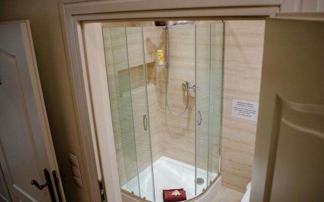 Royal Route 29 Comfort Rooms