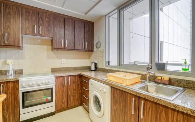 Executive Towers Amazing 1BR Onsite Pool Business bay