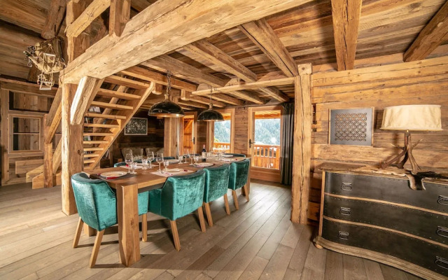 Kashmyre Chalet Luxe Chauffeur Sauna