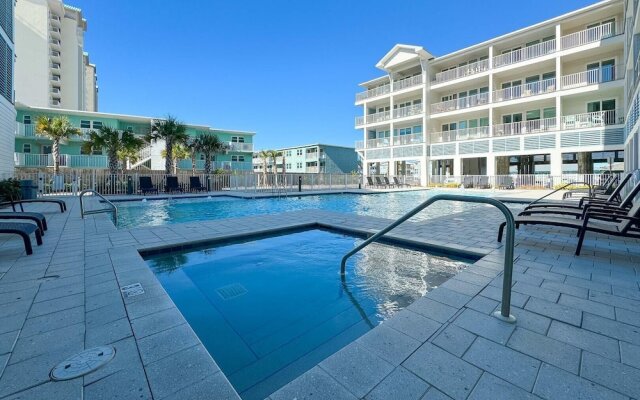 Charming 2bd/1.5ba Beachfront Condo w/ Pool View