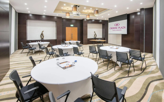 Отель Crowne Plaza Doha - The Business Park by IHG