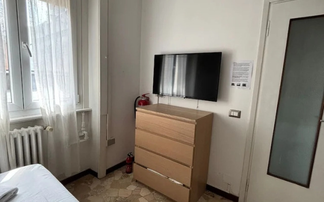 Cosy Studio Quick Metro Ride to Centre