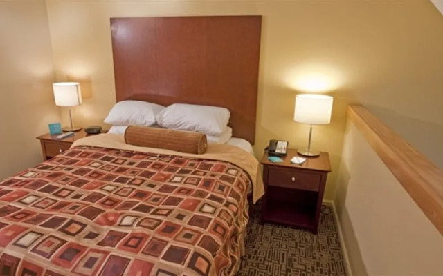 Mountain Side Hotel Whistler by Executive