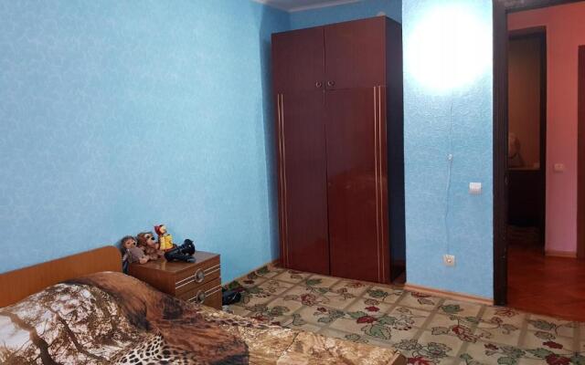3-h komnatnye apartamenty po ulitse Abazgaa