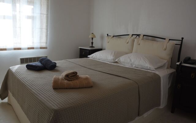Delicate Mykonian House at Houlakia