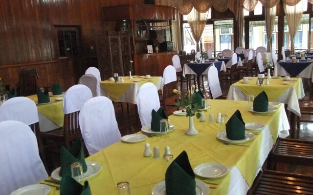 Nanda Wunn Hotel - Hostel