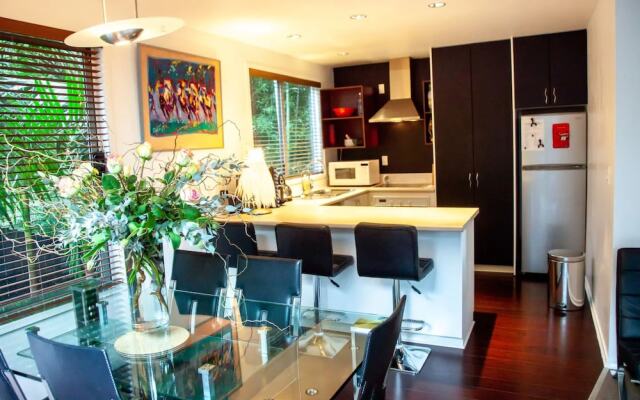 Bright 2 Bedroom Townhouse in Central Parnell