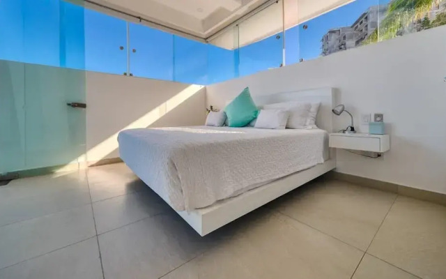 Luxurious 2BR Condo - Amazing Ocean View - Pool