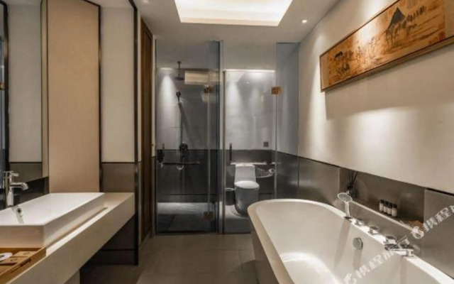 Caiyunjian Boutique Inn (Renwen Tese)