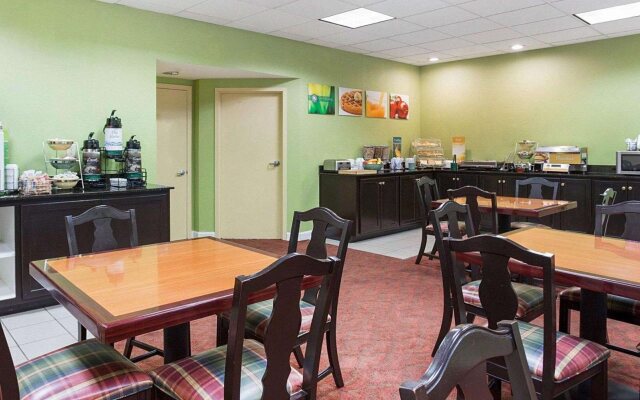 Quality Inn & Suites near Six Flags - Austell