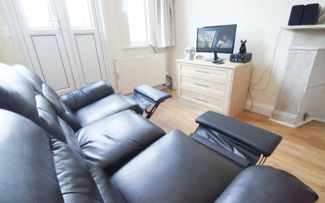 Queen's Club Apartments