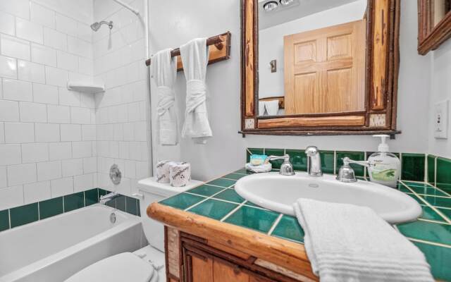 Blue Lagoon Lakefront