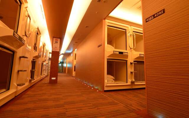 Capsule inn Osaka - Caters to Men