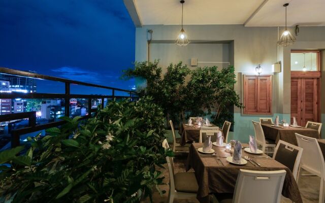 1.Asian Ruby Select Hotel