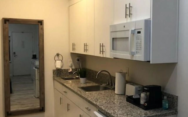 Villa Alamari Inn And Suites