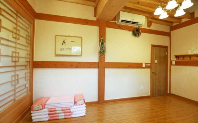 Jeonju Hanok Sukbak Cheheomgwan Pension