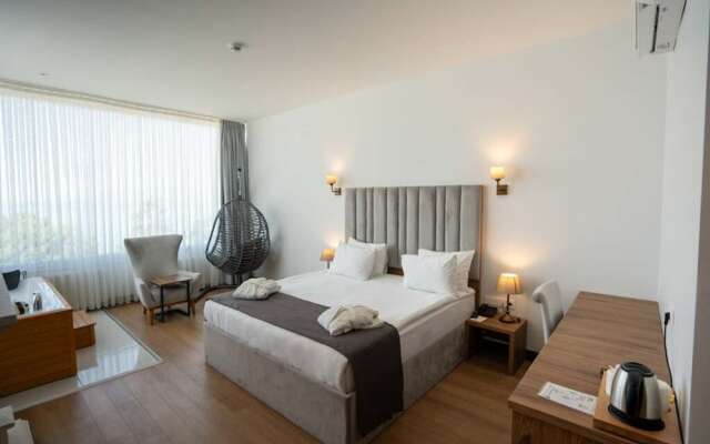 Lake Li̇fe Hotel